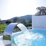 Mybozer Twin Heated Private Pools Year Villa Foinikia (Santorini)